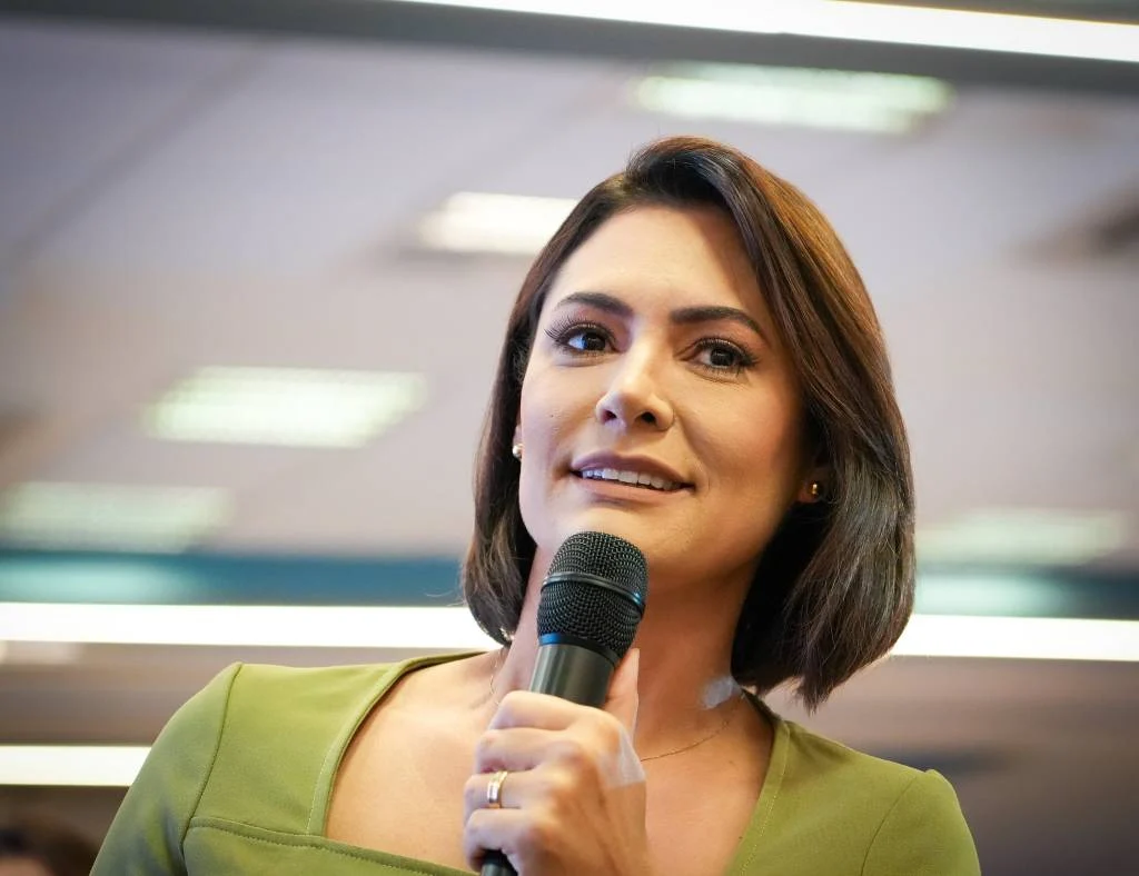 Michelle encontrou Moraes antes de decisão que levou Bolsonaro à Papudinha Michelle encontrou Moraes antes de decisão que levou Bolsonaro à Papudinha