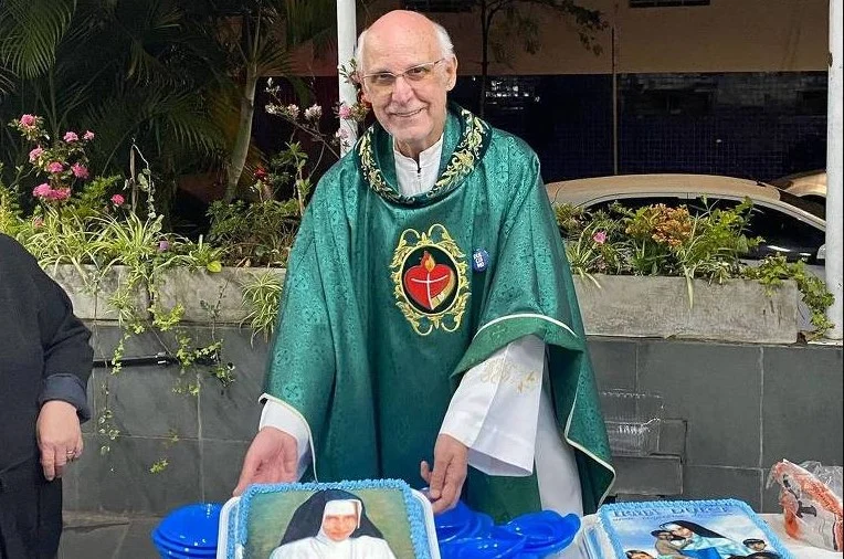Padre Júlio Lancellotti: um justo entre as nações, perseguido Padre Júlio Lancellotti: um justo entre as nações, perseguido