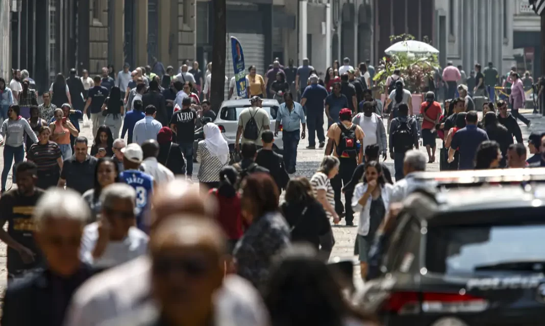 Mais de 8,6 milhões deixam pobreza; Brasil tem melhor nível desde 2012 Mais de 8,6 milhões deixam pobreza; Brasil tem melhor nível desde 2012