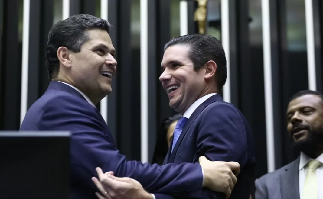 Motta e Alcolumbre acionaram a polícia para investigar críticos do Congresso Motta e Alcolumbre acionaram a polícia para investigar críticos do Congresso