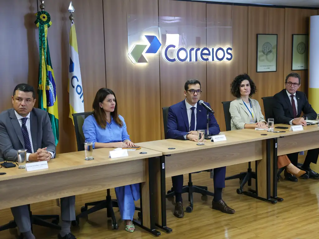 Correios anunciam demissões e fechamento de agências Correios anunciam demissões e fechamento de agências