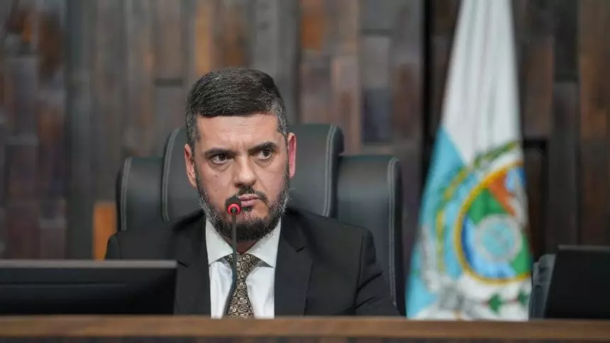 Alerj convoca eleição relâmpago para substituir Bacellar; partido de Paes vai à Justiça Alerj convoca eleição relâmpago para substituir Bacellar; partido de Paes vai à Justiça