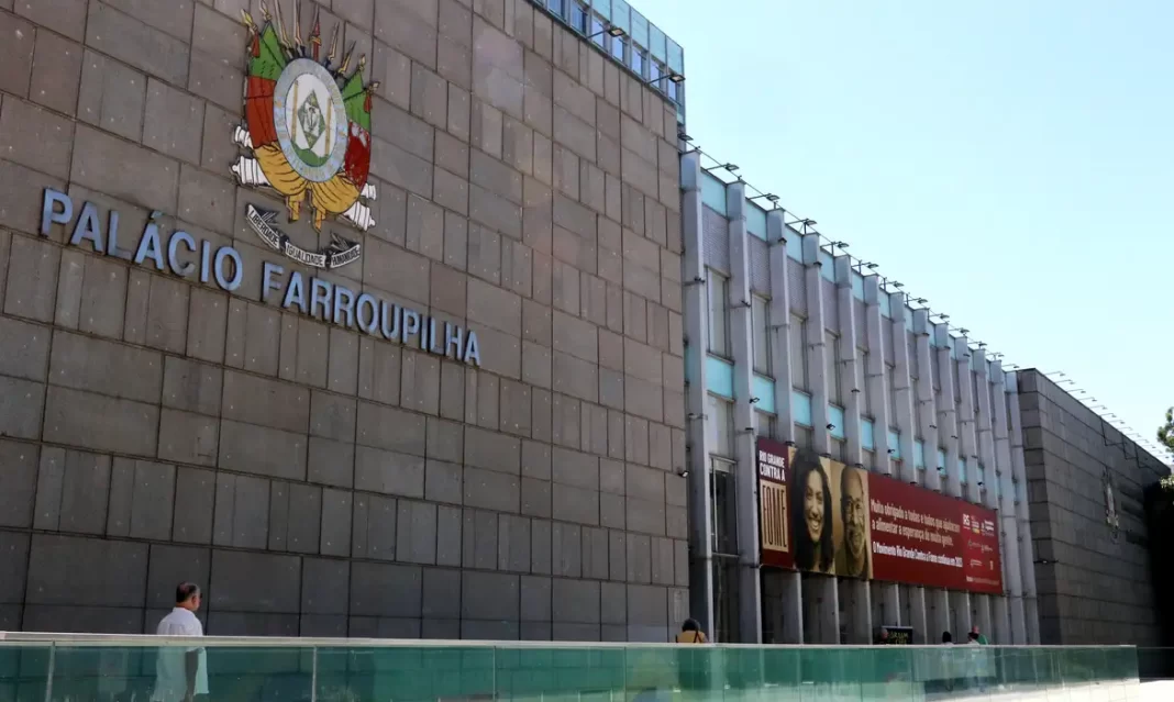 Lula sanciona porte de arma para policiais legislativos estaduais Lula sanciona porte de arma para policiais legislativos estaduais