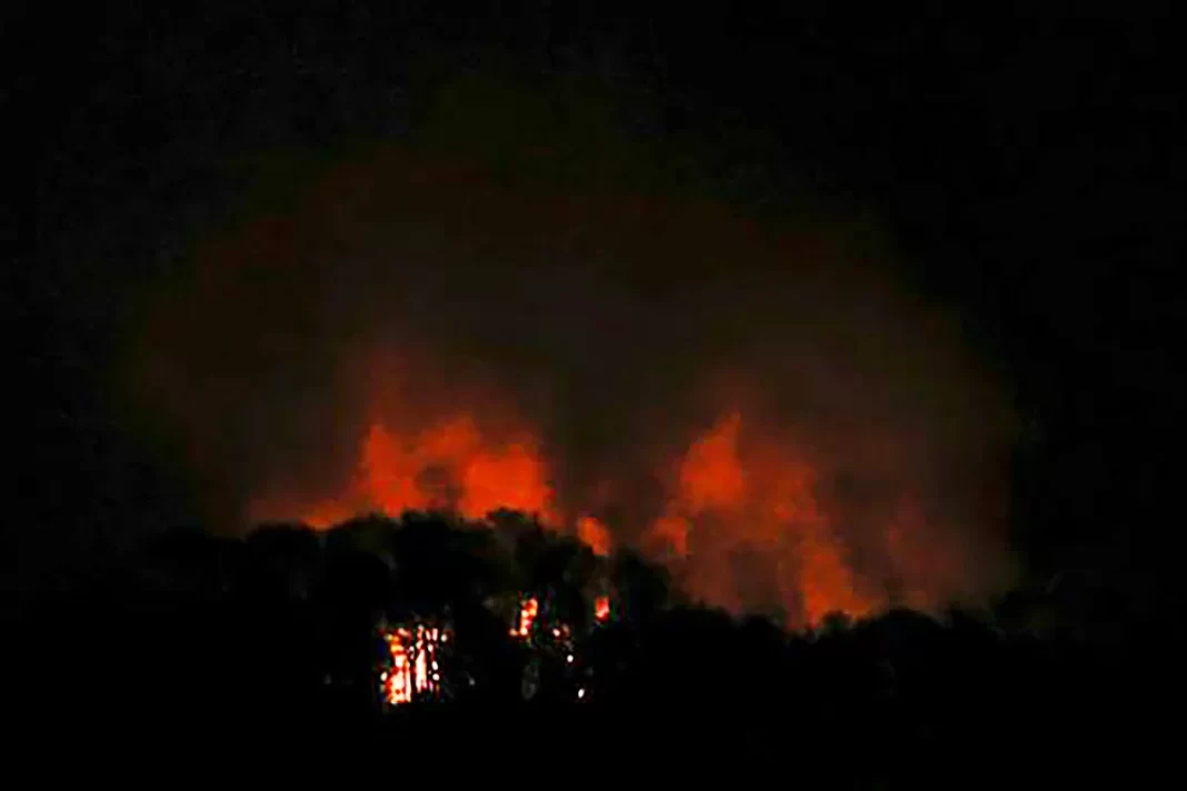 Ataques dos EUA à Venezuela deixam ao menos 80 mortos, diz NYT Ataques dos EUA à Venezuela deixam ao menos 80 mortos, diz NYT