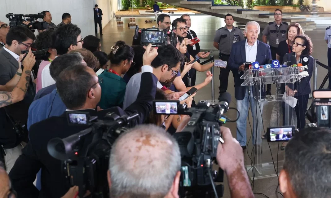 Fronteira do Brasil com a Venezuela está tranquila e aberta, diz Múcio Fronteira do Brasil com a Venezuela está tranquila e aberta, diz Múcio