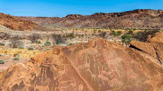 Arábia Saudita descobre sítios de pinturas rupestres milenares na região montanhosa de Soudah Arábia Saudita descobre sítios de pinturas rupestres milenares na região montanhosa de Soudah