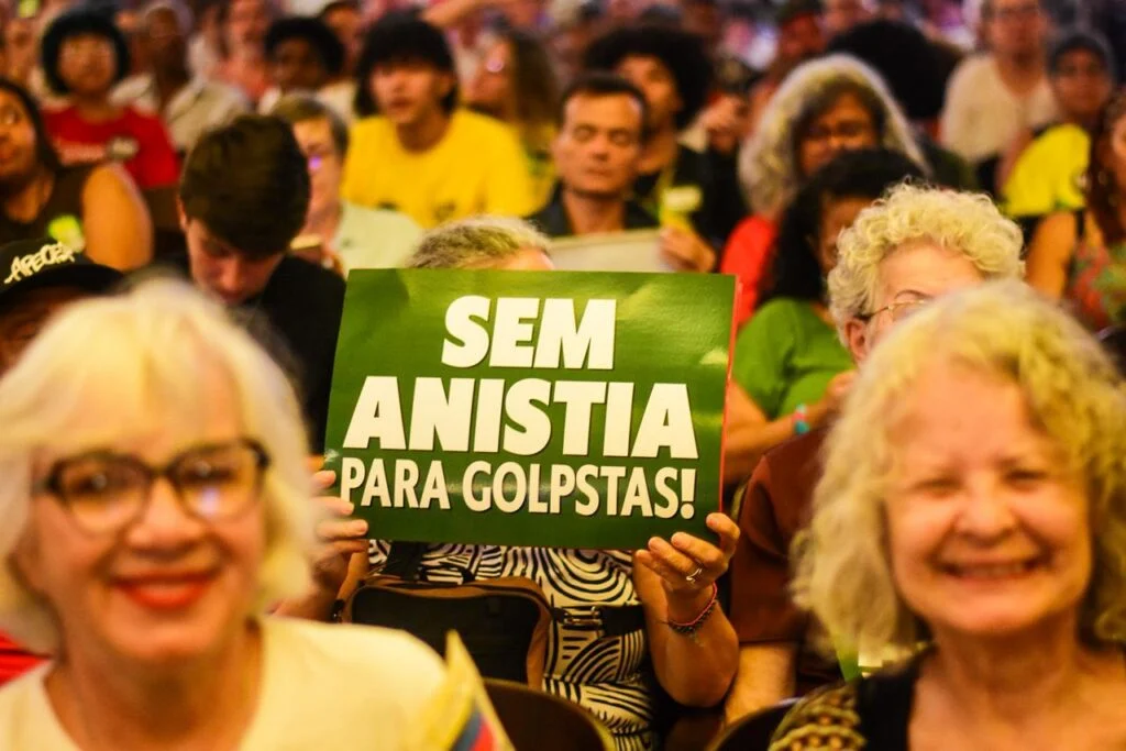 Ato contra PL da Dosimetria tem confusão com bolsonaristas e agressões em SP Ato contra PL da Dosimetria tem confusão com bolsonaristas e agressões em SP
