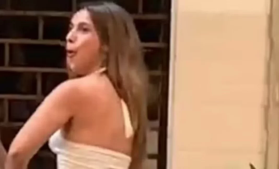 Advogada argentina diz ofensas racistas e imita macaco em bar no Rio Advogada argentina diz ofensas racistas e imita macaco em bar no Rio