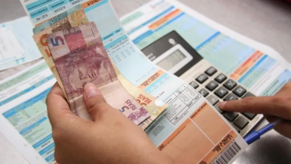 Conta de luz fica mais barata para famílias de baixa renda Conta de luz fica mais barata para famílias de baixa renda