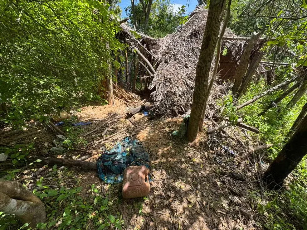 Cães farejadores apontam passagem de crianças desaparecidas por casa abandonada no MA Cães farejadores apontam passagem de crianças desaparecidas por casa abandonada no MA