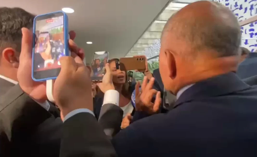 Sindicato dos jornalistas e Fenaj repudiam intimidação a repórter do ICL na Câmara Sindicato dos jornalistas e Fenaj repudiam intimidação a repórter do ICL na Câmara