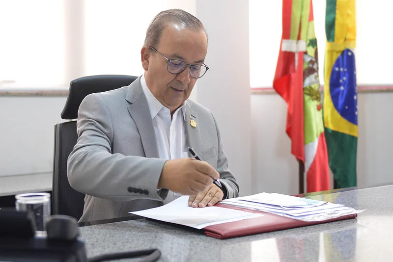 TJSC mantém suspensa lei anticotas sancionada por Jorginho Mello TJSC mantém suspensa lei anticotas sancionada por Jorginho Mello