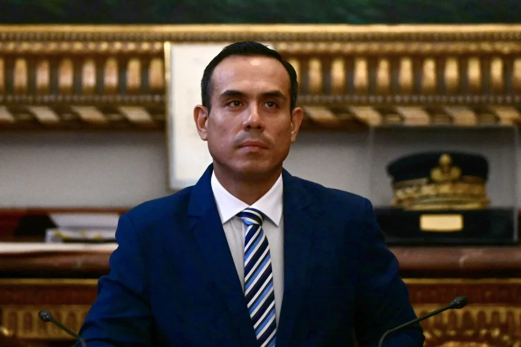 Congresso peruano destitui presidente interino quatro meses após assumir o governo Congresso peruano destitui presidente interino quatro meses após assumir o governo