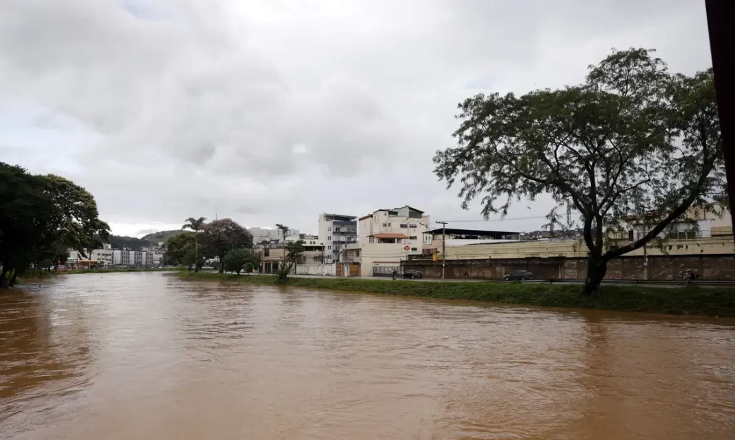 Juiz de Fora e Ubá somam 40 mortes devido aos temporais em Minas Juiz de Fora e Ubá somam 40 mortes devido aos temporais em Minas