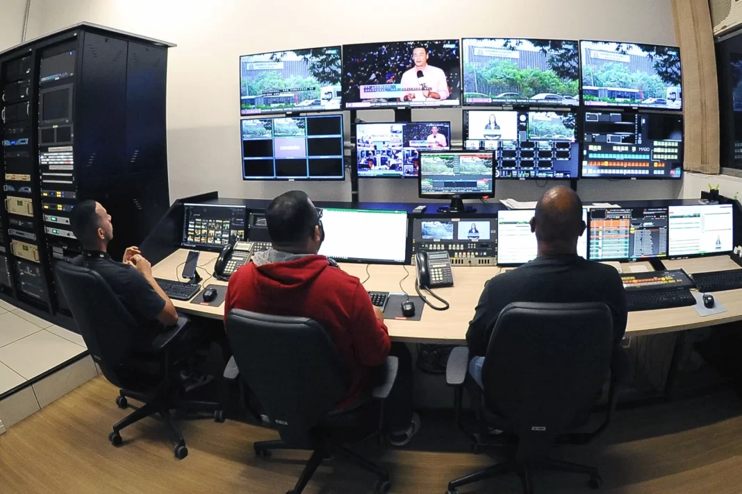 Ex-funcionários da TV Alesp denunciam salários atrasados e rescisões não pagas Ex-funcionários da TV Alesp denunciam salários atrasados e rescisões não pagas