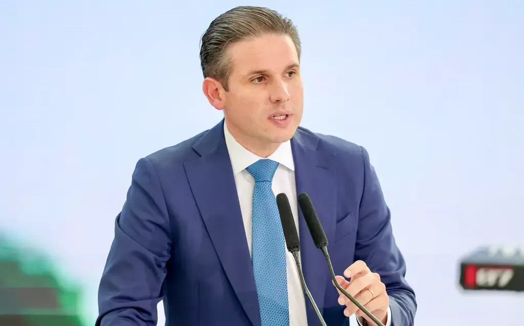 Motta prevê votar escala 6×1 em maio e compara proposta a fim da escravidão Motta prevê votar escala 6×1 em maio e compara proposta a fim da escravidão