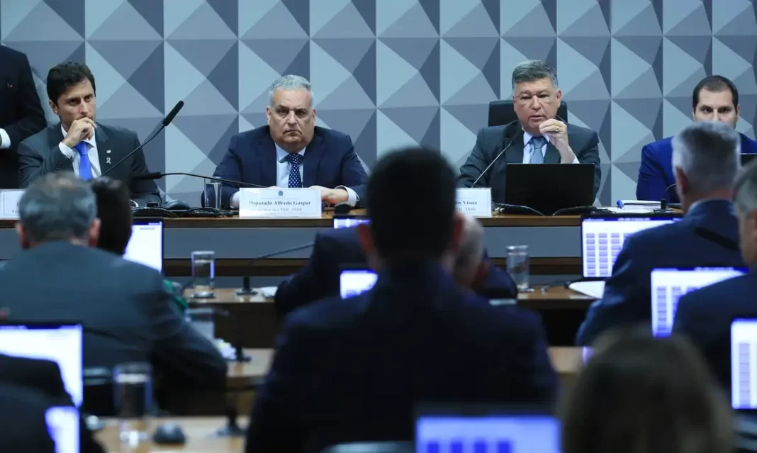 Ex-ministros de Jair Bolsonaro entram na mira da CPMI do INSS Ex-ministros de Jair Bolsonaro entram na mira da CPMI do INSS