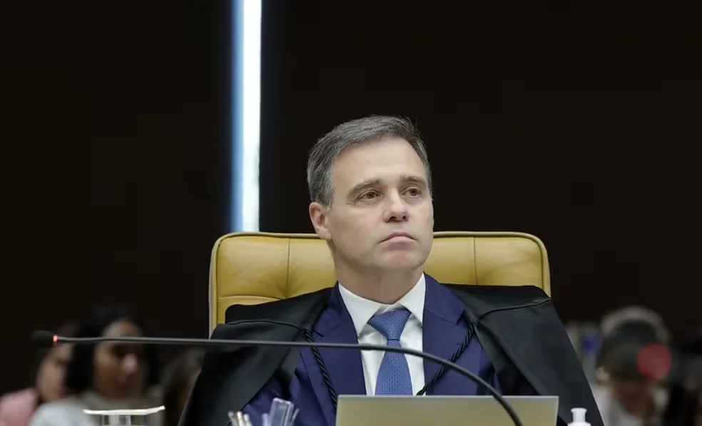 STF autoriza quebra de sigilos de Lulinha a pedido da PF antes de decisão da CPMI STF autoriza quebra de sigilos de Lulinha a pedido da PF antes de decisão da CPMI