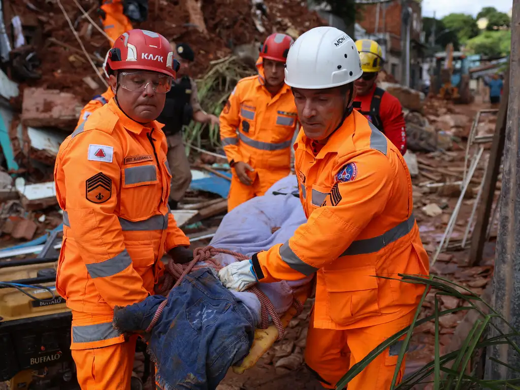 Chuvas em MG já deixaram 47 mortos e 20 desaparecidos Chuvas em MG já deixaram 47 mortos e 20 desaparecidos