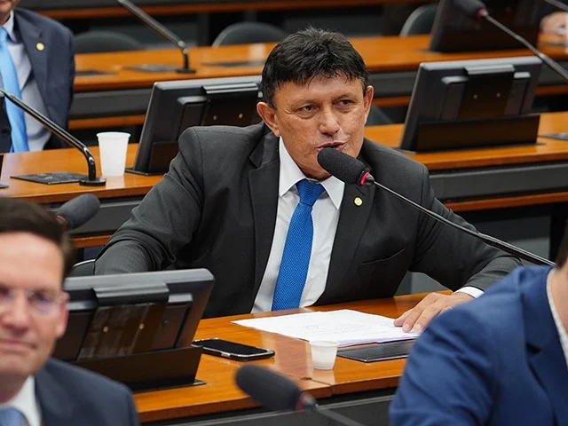 Comissão da Mulher da Câmara tem homem acusado de ameaçar deputadas Comissão da Mulher da Câmara tem homem acusado de ameaçar deputadas