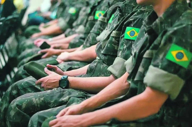 Esquema milionário no Exército termina em prisão de militares e civis Esquema milionário no Exército termina em prisão de militares e civis