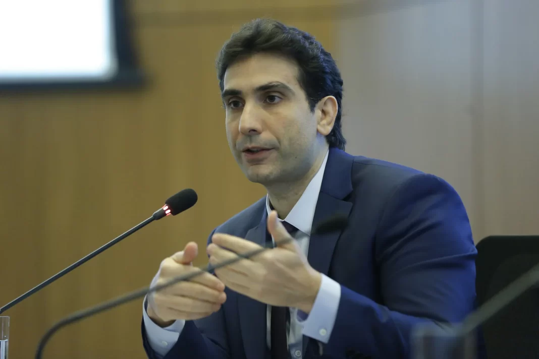 Galípolo aponta governo do DF como solução para o BRB Galípolo aponta governo do DF como solução para o BRB