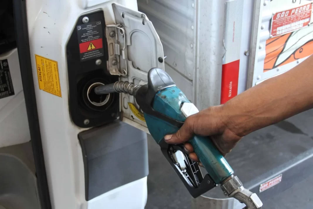 Petrobras anuncia redução de R$ 0,35 no preço do óleo diesel para as distribuidoras Petrobras anuncia redução de R$ 0,35 no preço do óleo diesel para as distribuidoras