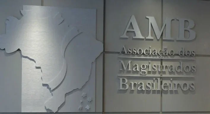 Quando o privilégio se fantasia de direito adquirido Quando o privilégio se fantasia de direito adquirido
