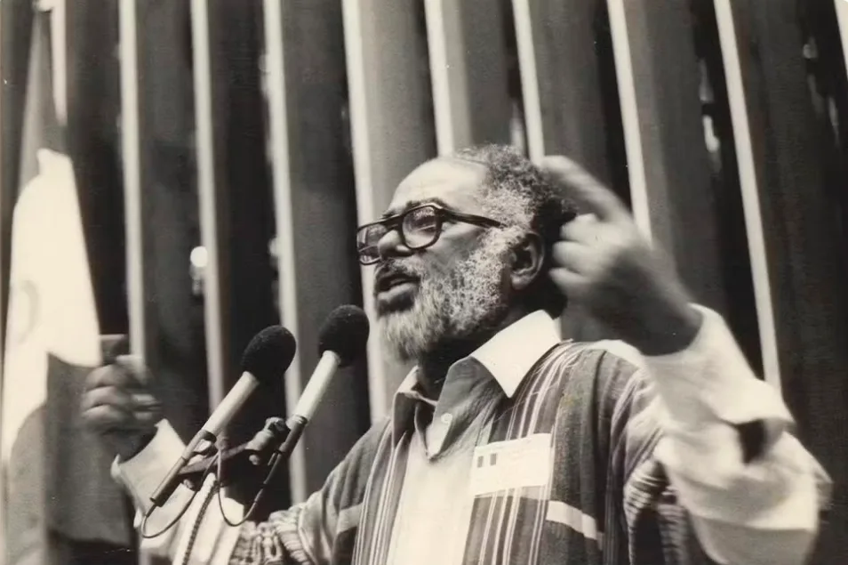 112 anos do nascimento do ex-senador; hoje Senado tem apenas 24 negros 112 anos do nascimento do ex-senador; hoje Senado tem apenas 24 negros