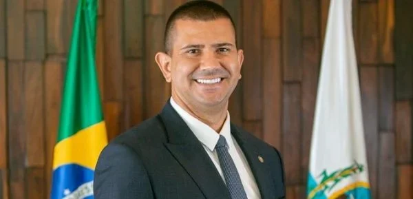 Douglas Ruas é eleito presidente da Alerj e assume interinamente o governo do Rio Douglas Ruas é eleito presidente da Alerj e assume interinamente o governo do Rio