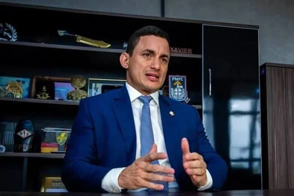 Delegado apurou fraude em concursos, mas virou aliado do esquema, diz PF Delegado apurou fraude em concursos, mas virou aliado do esquema, diz PF