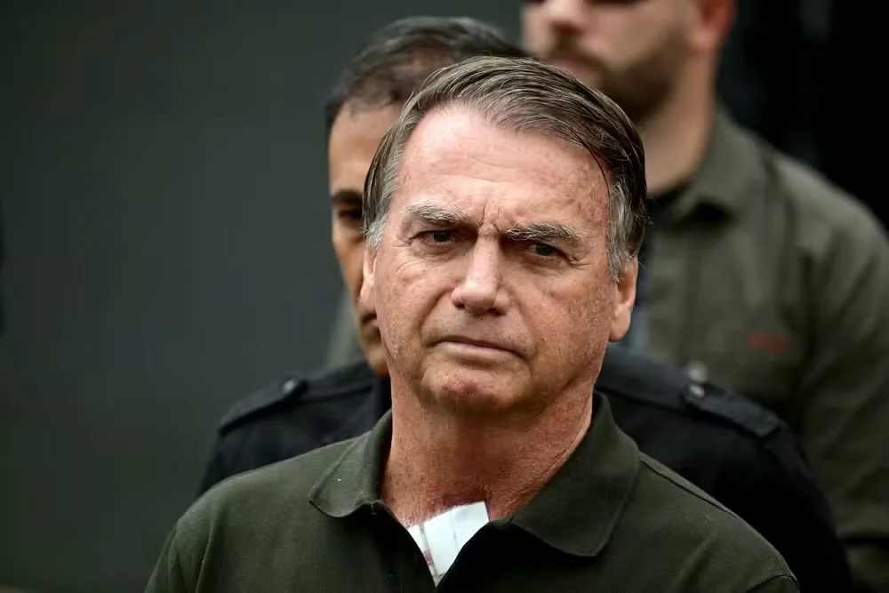 Bolsonaro deixa a UTI e é transferido para o quarto Bolsonaro deixa a UTI e é transferido para o quarto