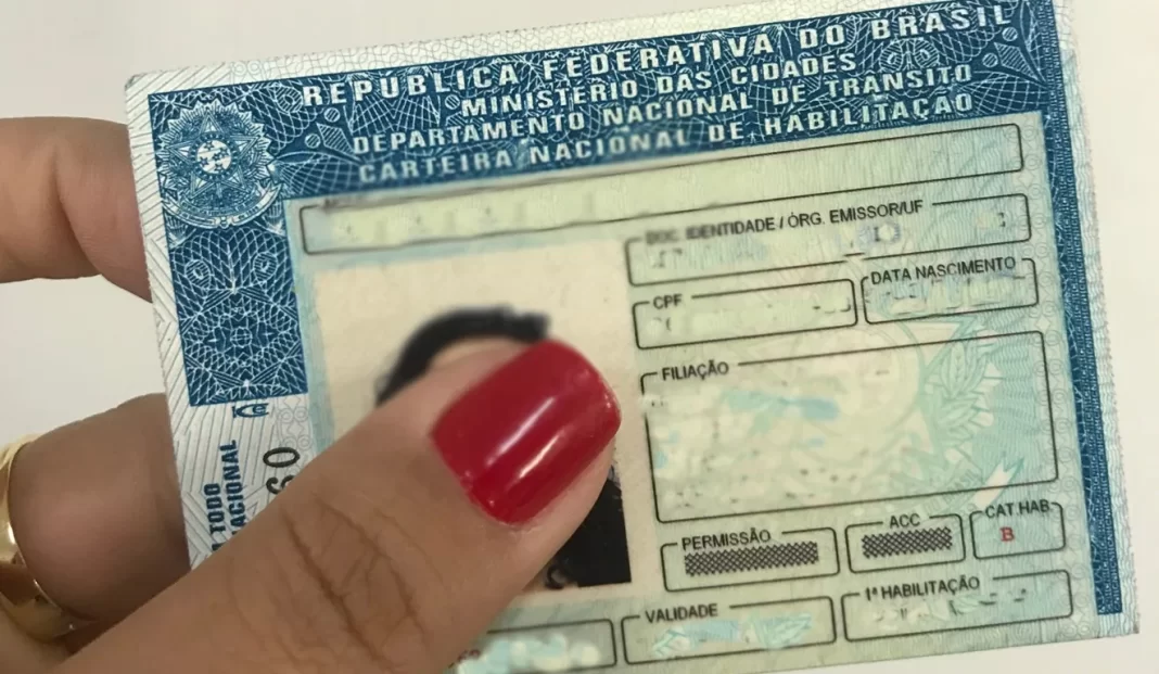 Projeto quer criar CNH diferente para carros automáticos e manuais; proposta avança na Câmara Projeto quer criar CNH diferente para carros automáticos e manuais; proposta avança na Câmara