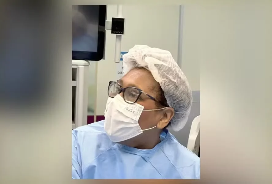 Médica morre após ter carro atingido por tiros durante perseguição no Rio de Janeiro Médica morre após ter carro atingido por tiros durante perseguição no Rio de Janeiro