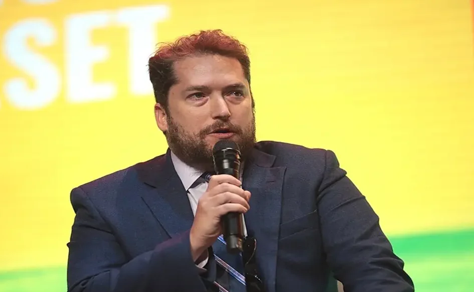 Moraes volta atrás e nega visita de conselheiro de Donald Trump a Bolsonaro Moraes volta atrás e nega visita de conselheiro de Donald Trump a Bolsonaro