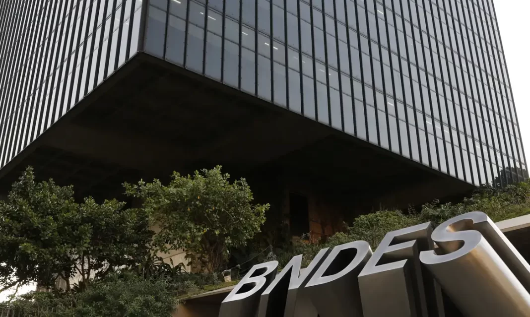 Injeção do BNDES na economia equivale a R$ 1 bilhão por dia em 2025 Injeção do BNDES na economia equivale a R$ 1 bilhão por dia em 2025