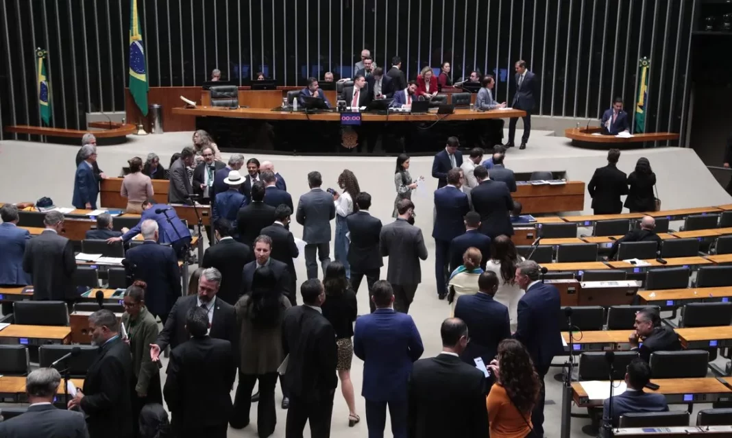 PL de Tabata que considera antissemitismo criticar Israel tem retirada de assinaturas PL de Tabata que considera antissemitismo criticar Israel tem retirada de assinaturas