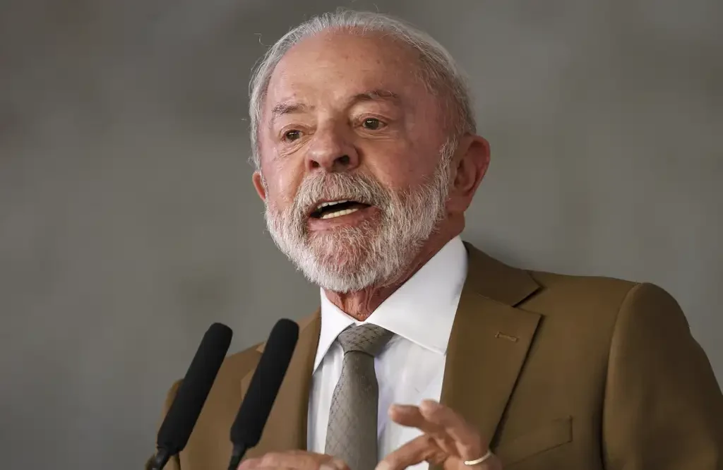 Lula ataca Trump: ‘Estão querendo nos colonizar outra vez’ Lula ataca Trump: ‘Estão querendo nos colonizar outra vez’
