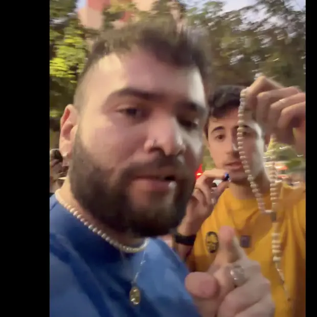 Humorista Tiago Santineli é levado à delegacia após ataque de bolsonaristas a show em BH Humorista Tiago Santineli é levado à delegacia após ataque de bolsonaristas a show em BH