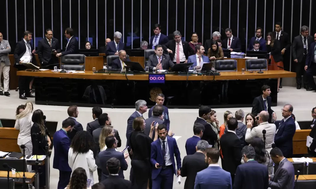 Pautas-bomba em análise no Congresso podem gerar impacto superior a R$ 2 trilhões nas contas públicas Pautas-bomba em análise no Congresso podem gerar impacto superior a R$ 2 trilhões nas contas públicas