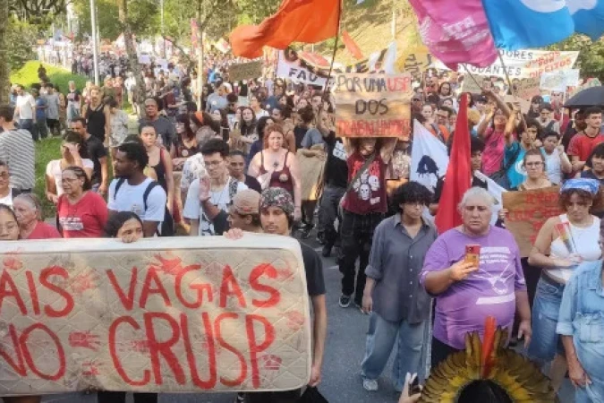 USP oferece criação de novo auxílio para encerrar greve dos estudantes USP oferece criação de novo auxílio para encerrar greve dos estudantes