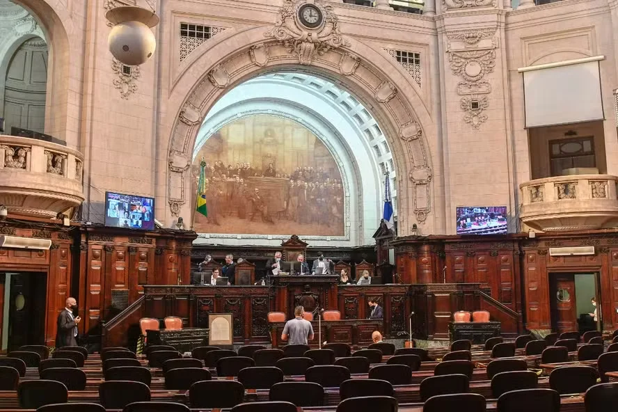Alerj escolhe presidente sob disputa com STF e embate entre grupo de Paes e PL Alerj escolhe presidente sob disputa com STF e embate entre grupo de Paes e PL