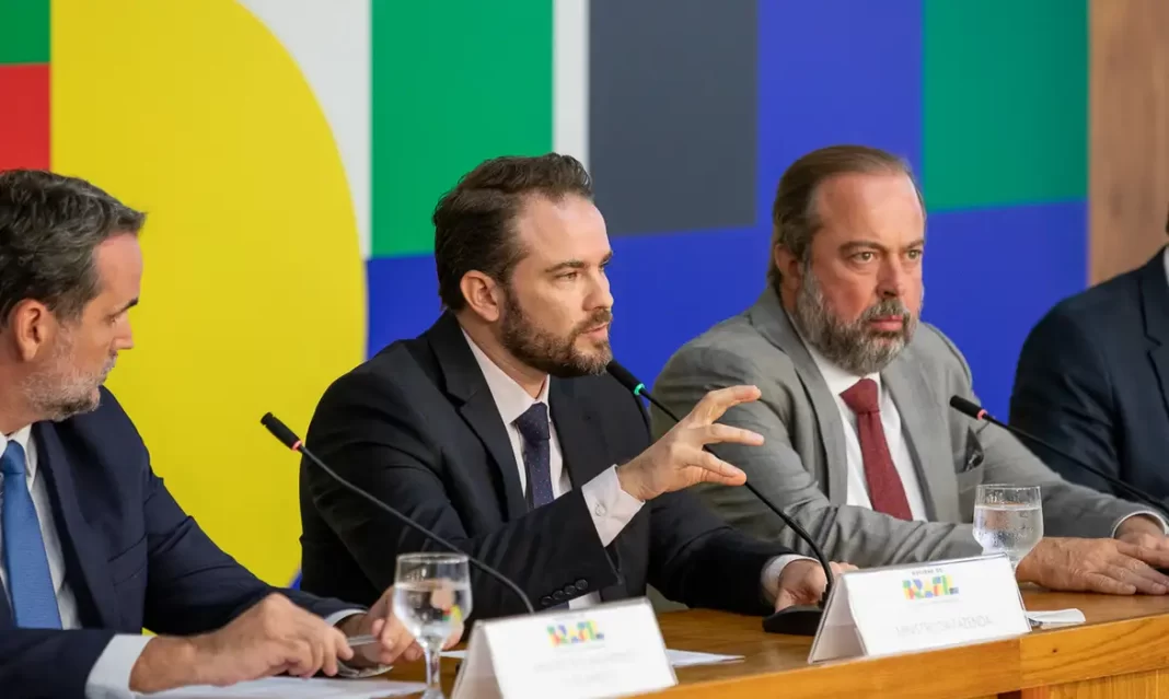 Governo eleva imposto do cigarro para bancar querosene e biodiesel Governo eleva imposto do cigarro para bancar querosene e biodiesel