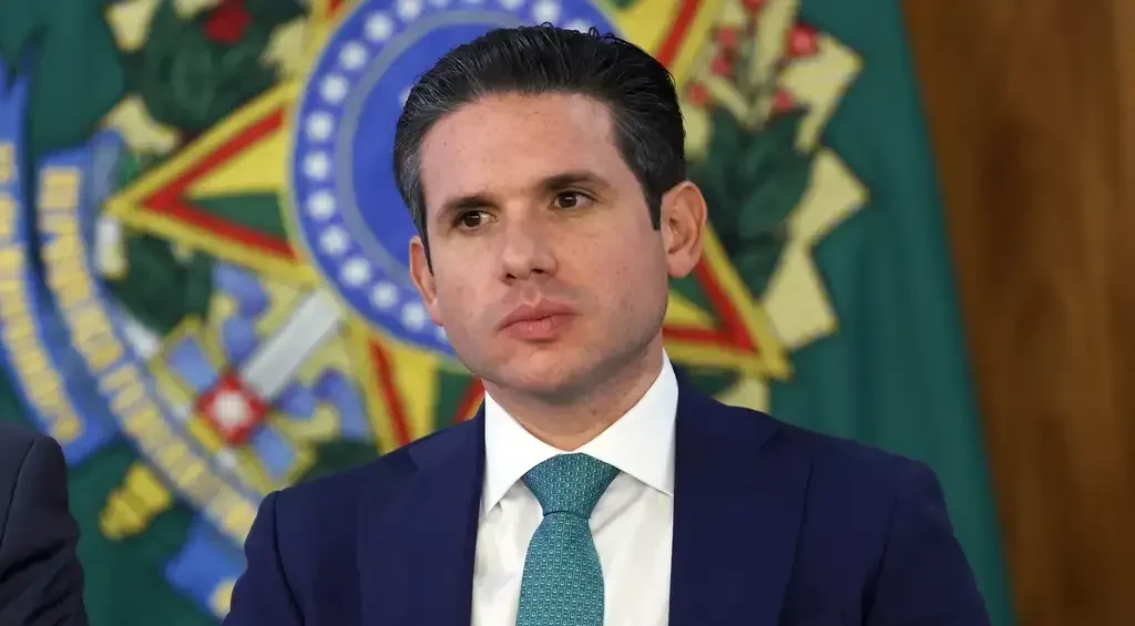Motta diz que fim da escala 6×1 será debatida por meio de PEC Motta diz que fim da escala 6×1 será debatida por meio de PEC