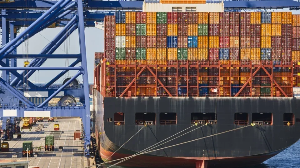 Balança comercial tem superávit de US$ 6,4 bilhões em março Balança comercial tem superávit de US$ 6,4 bilhões em março