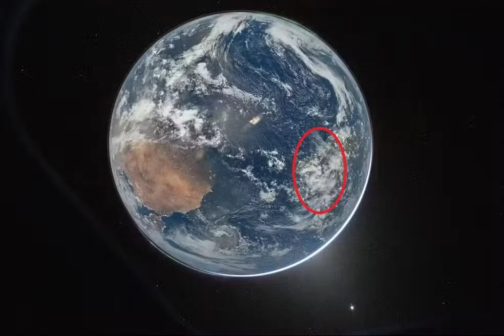 Brasil aparece em primeira imagem da Terra Brasil aparece em primeira imagem da Terra