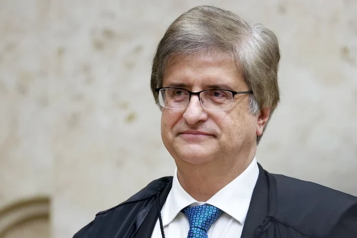 Pejotização: os equívocos de uma leitura civilista das relações de trabalho Pejotização: os equívocos de uma leitura civilista das relações de trabalho