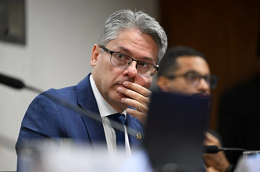 CPI do crime organizado: respostas de Alessandro Vieira expõem limites do próprio relatório CPI do crime organizado: respostas de Alessandro Vieira expõem limites do próprio relatório