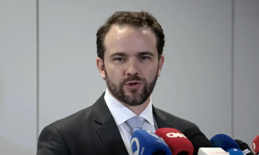 Novo Desenrola permitirá uso do FGTS para renegociação de dívidas, diz ministro Novo Desenrola permitirá uso do FGTS para renegociação de dívidas, diz ministro