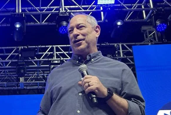 Ciro Gomes descarta Presidência; candidatura Governo Ceará Ciro Gomes descarta Presidência; candidatura Governo Ceará